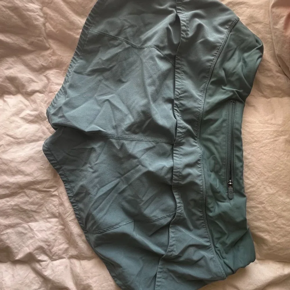 Lululemon Speed up shorts 2.5 - Picture 3 of 3